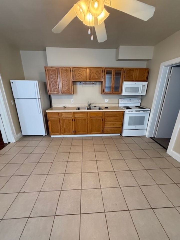 2402 S 10th St - Photo 5 of 15