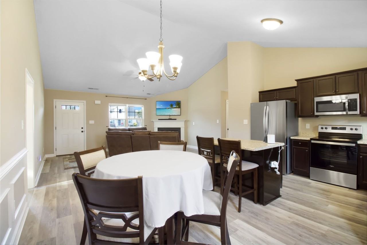 1042 Furia Dr - Photo 4 of 12