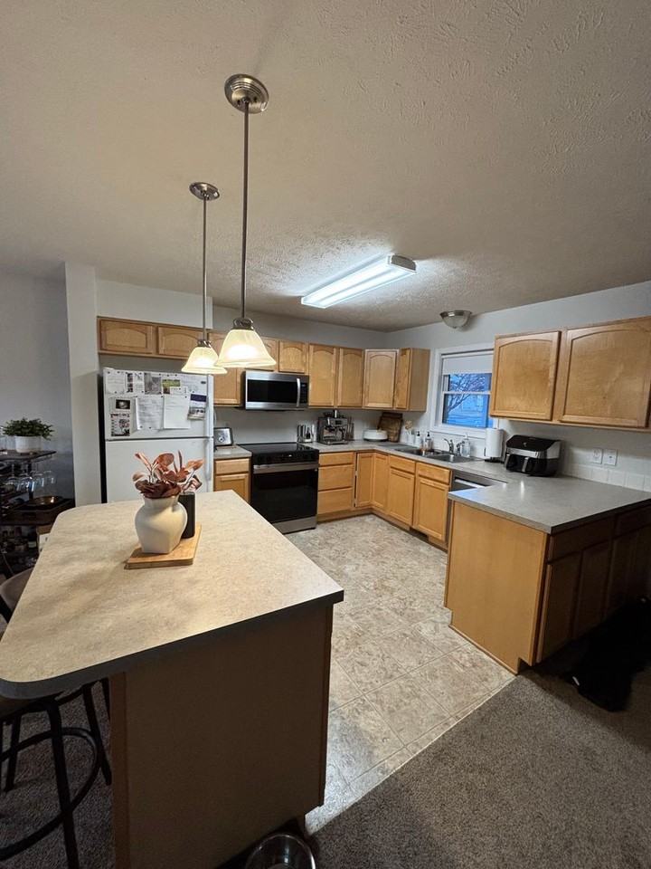 7353 N 17th Ct - Photo 3 of 15