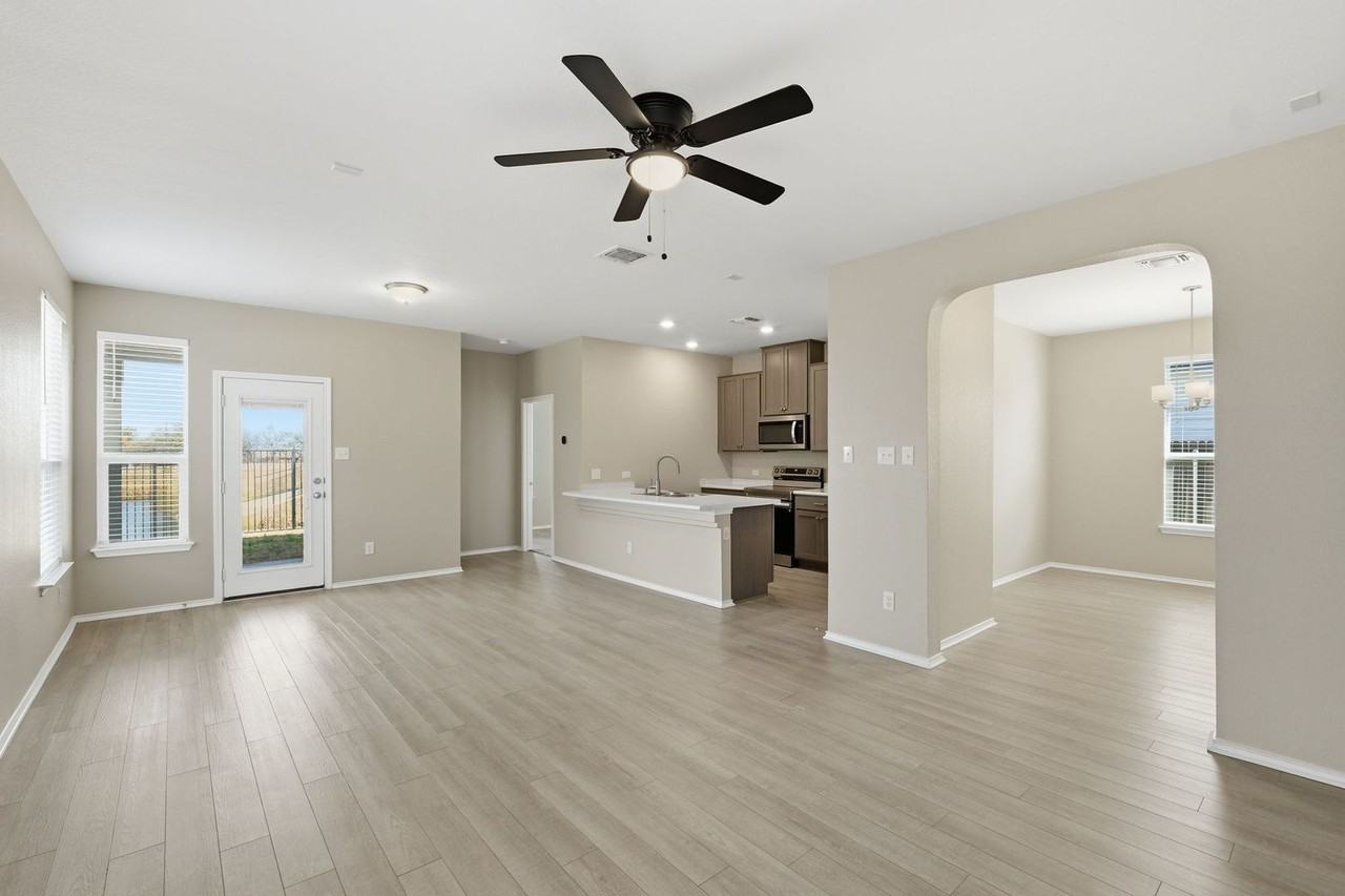 513 Thunder Valley Trl - Photo 2 of 15