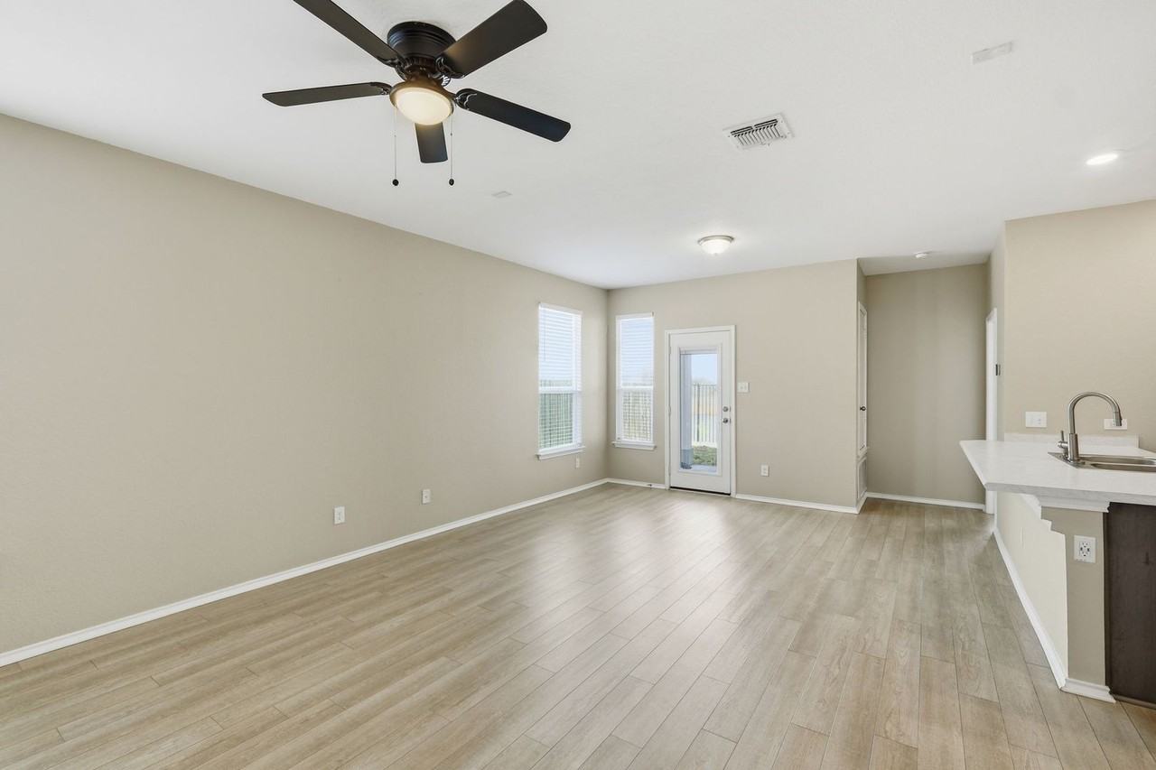 513 Thunder Valley Trl - Photo 3 of 15