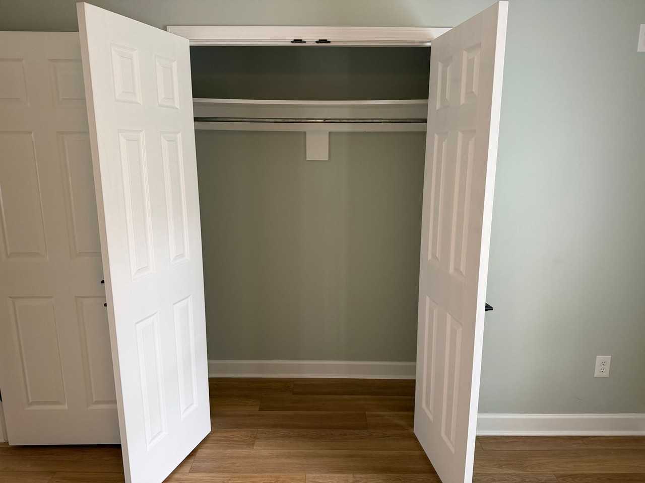 1898 Skyline Dr - Photo 2 of 9