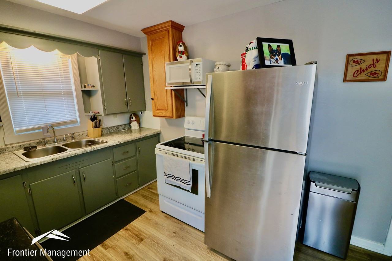 3213 State St - Photo 5 of 12