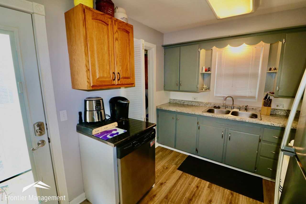 3213 State St - Photo 6 of 12