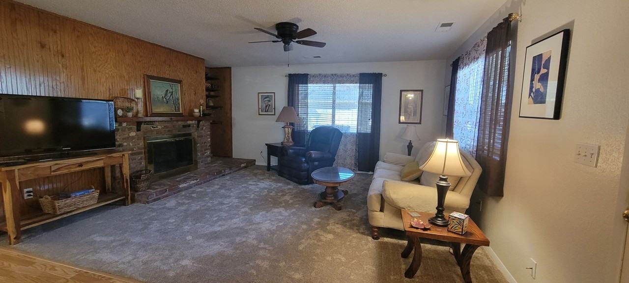 1889 Del Mar Ave - Photo 4 of 23