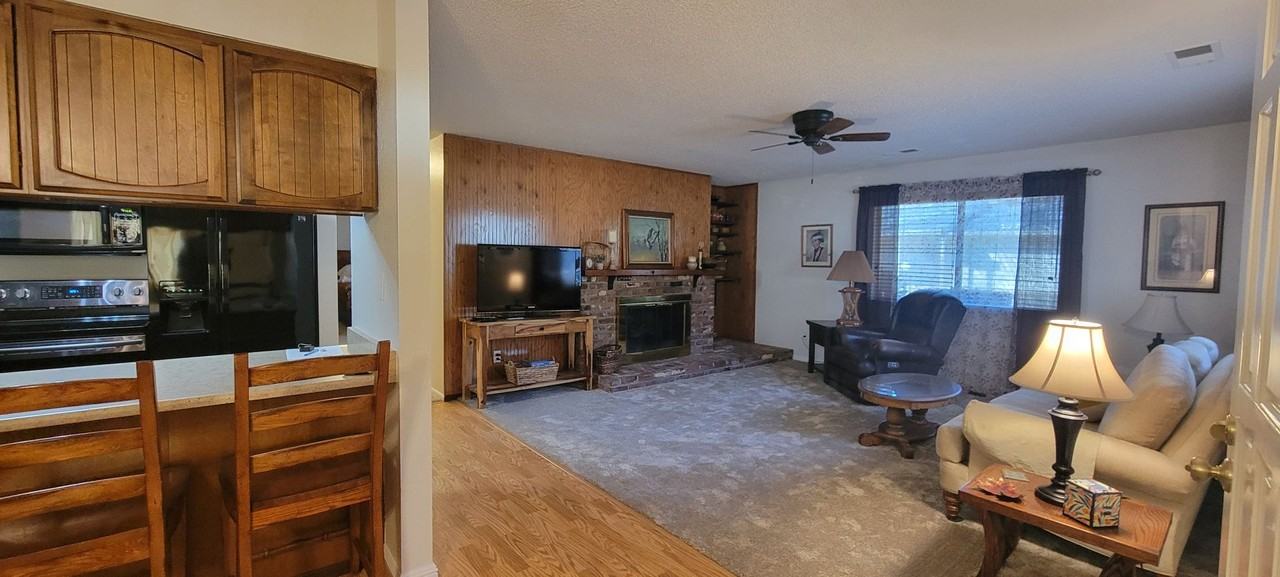 1889 Del Mar Ave - Photo 5 of 23