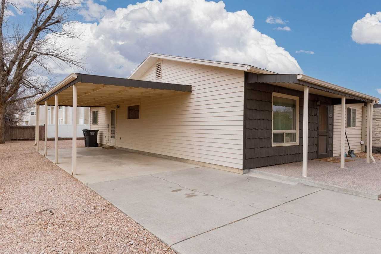 429 W Franklyn Spencer St - Photo 2 of 23