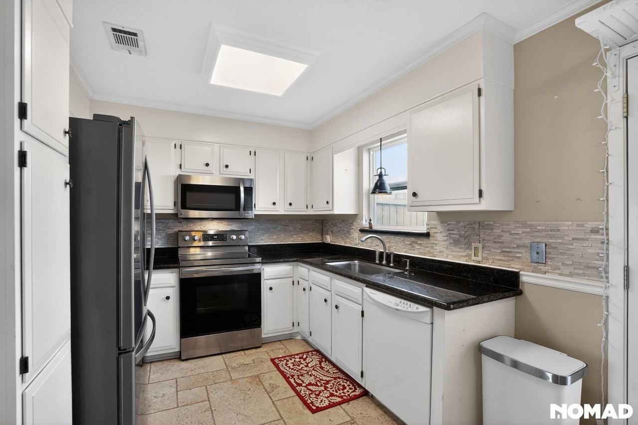 8960 Manion Dr - Photo 3 of 25