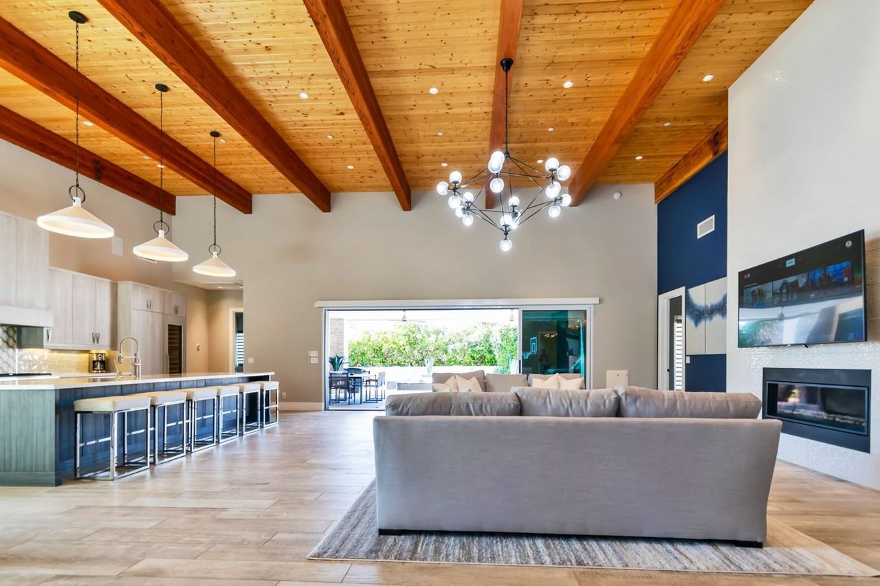 5854 N 42nd St - Photo 3 of 36