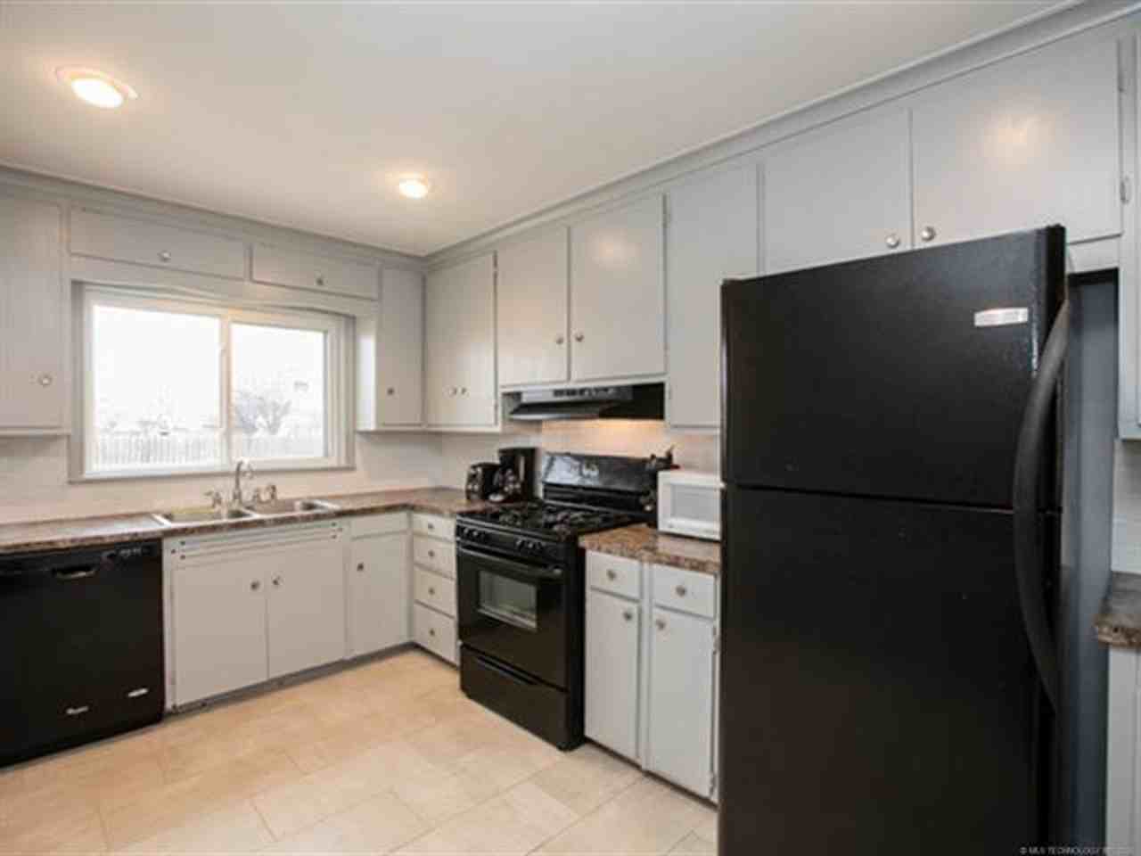 4819 S Owasso Ave - Photo 7 of 27