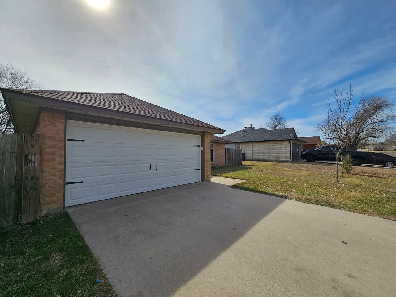 2214 Sherman Dr - Photo 2 of 2