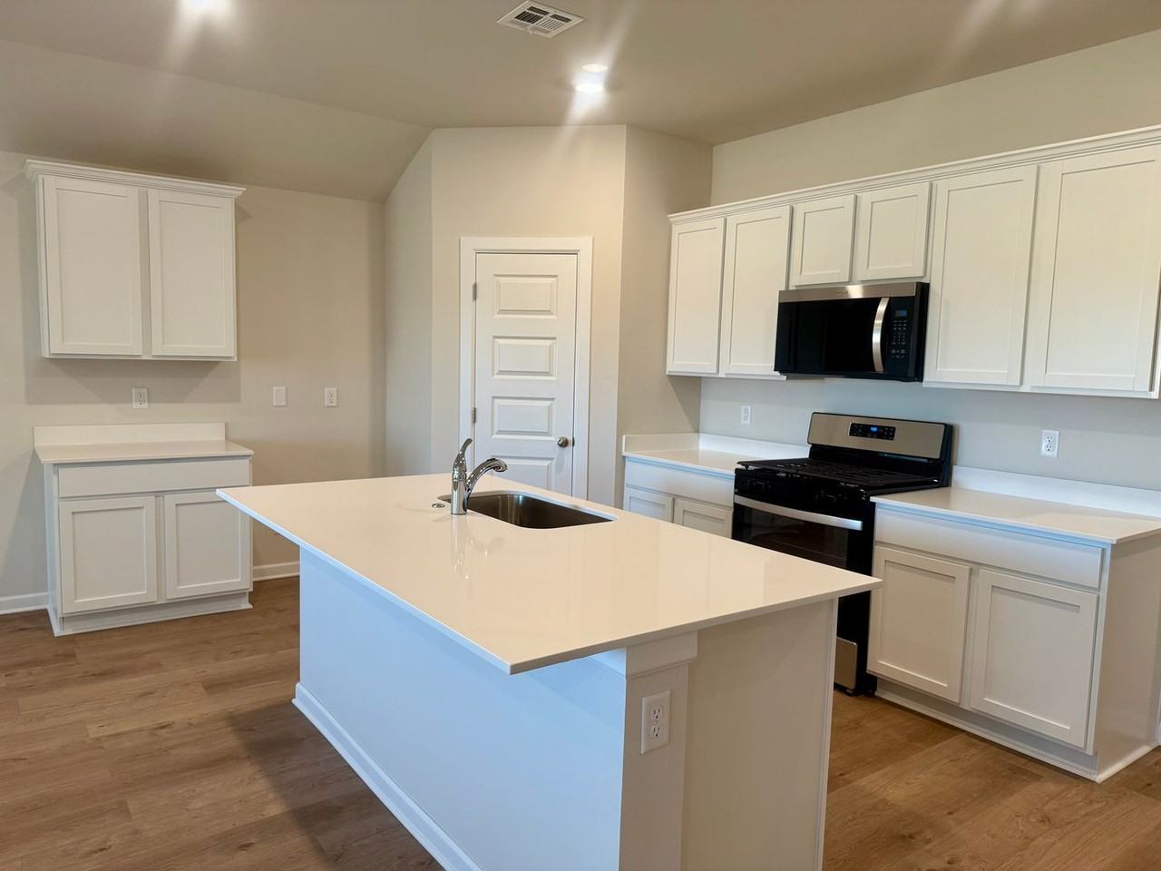 12525 Nw 142nd St - Photo 3 of 24