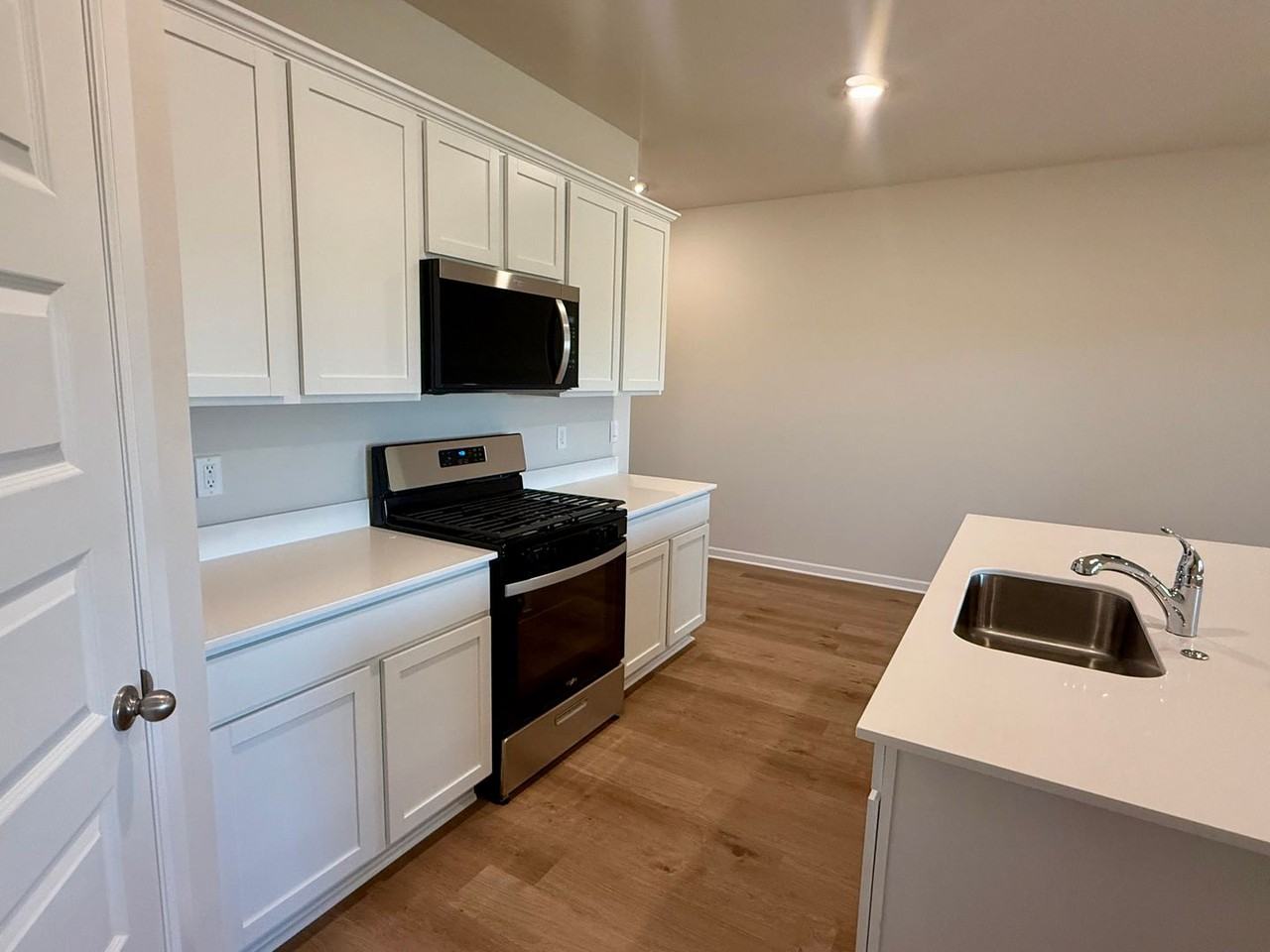 12525 Nw 142nd St - Photo 4 of 24