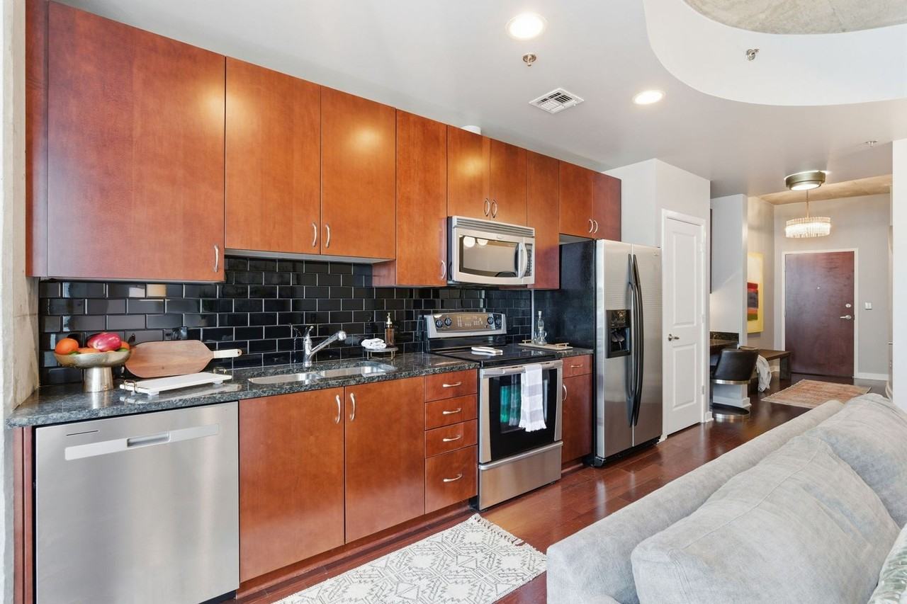 301 Demonbreun St - Photo 2 of 25