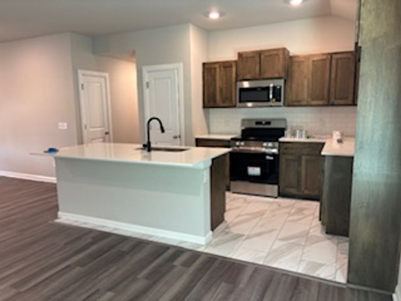 2104 Se 90th St - Photo 4 of 13