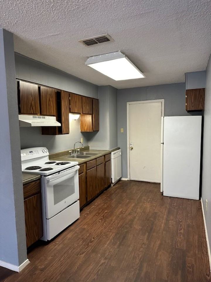 406 Kearley Dr - Photo 2 of 5