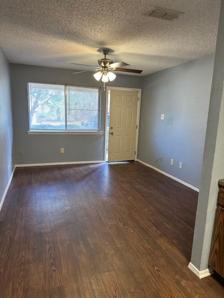 406 Kearley Dr - Photo 4 of 5