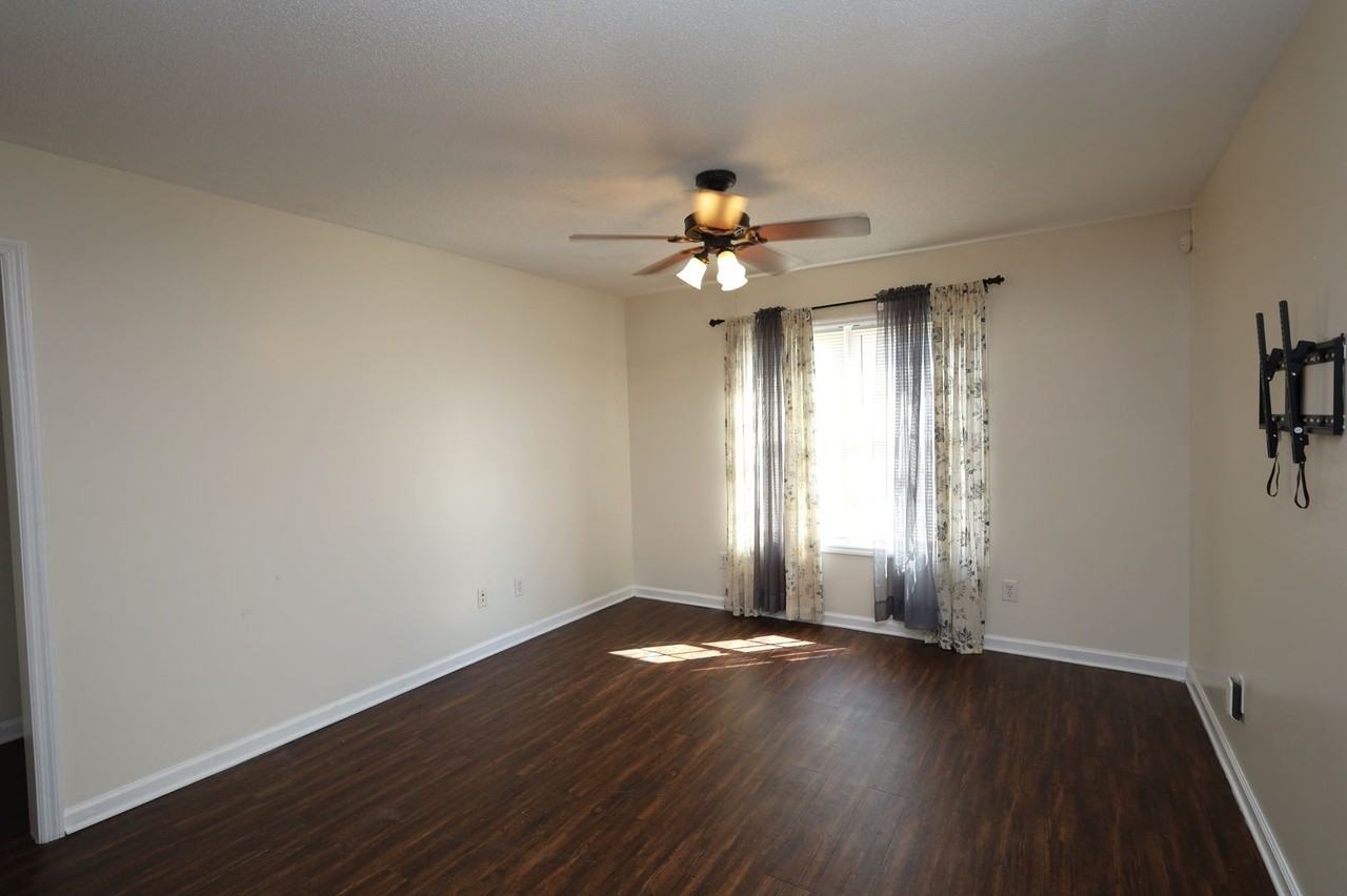 1728 Eli Pl #B - Photo 2 of 9