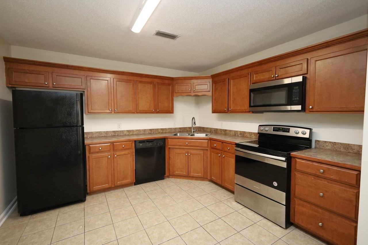 1728 Eli Pl #B - Photo 3 of 9