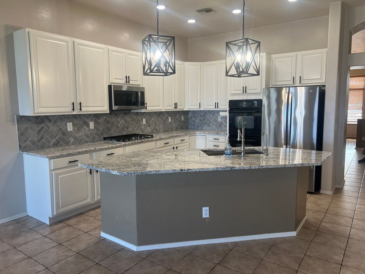 10485 E Kingswood Dr - Photo 2 of 25