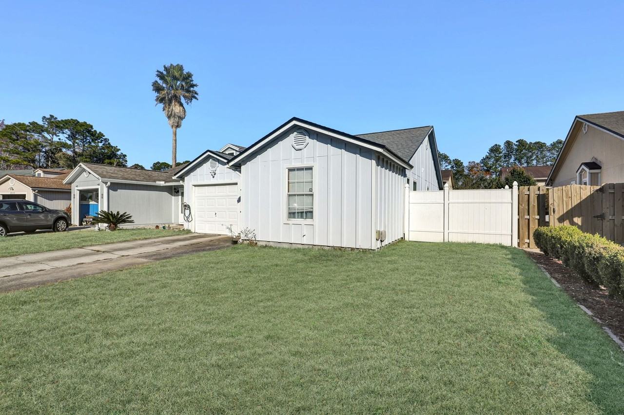 2521 White Horse Rd E - Photo 2 of 23