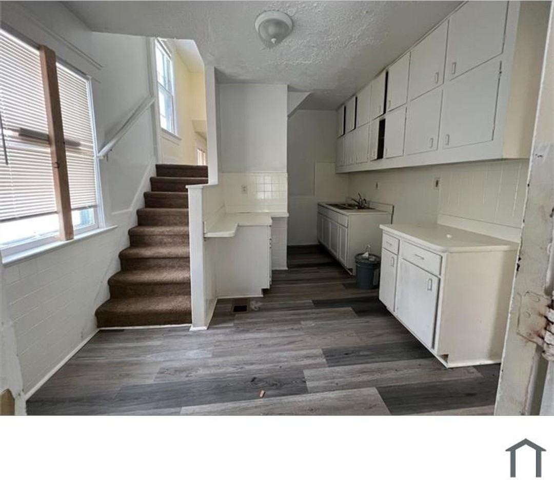 1318 E 188th St - Photo 3 of 4