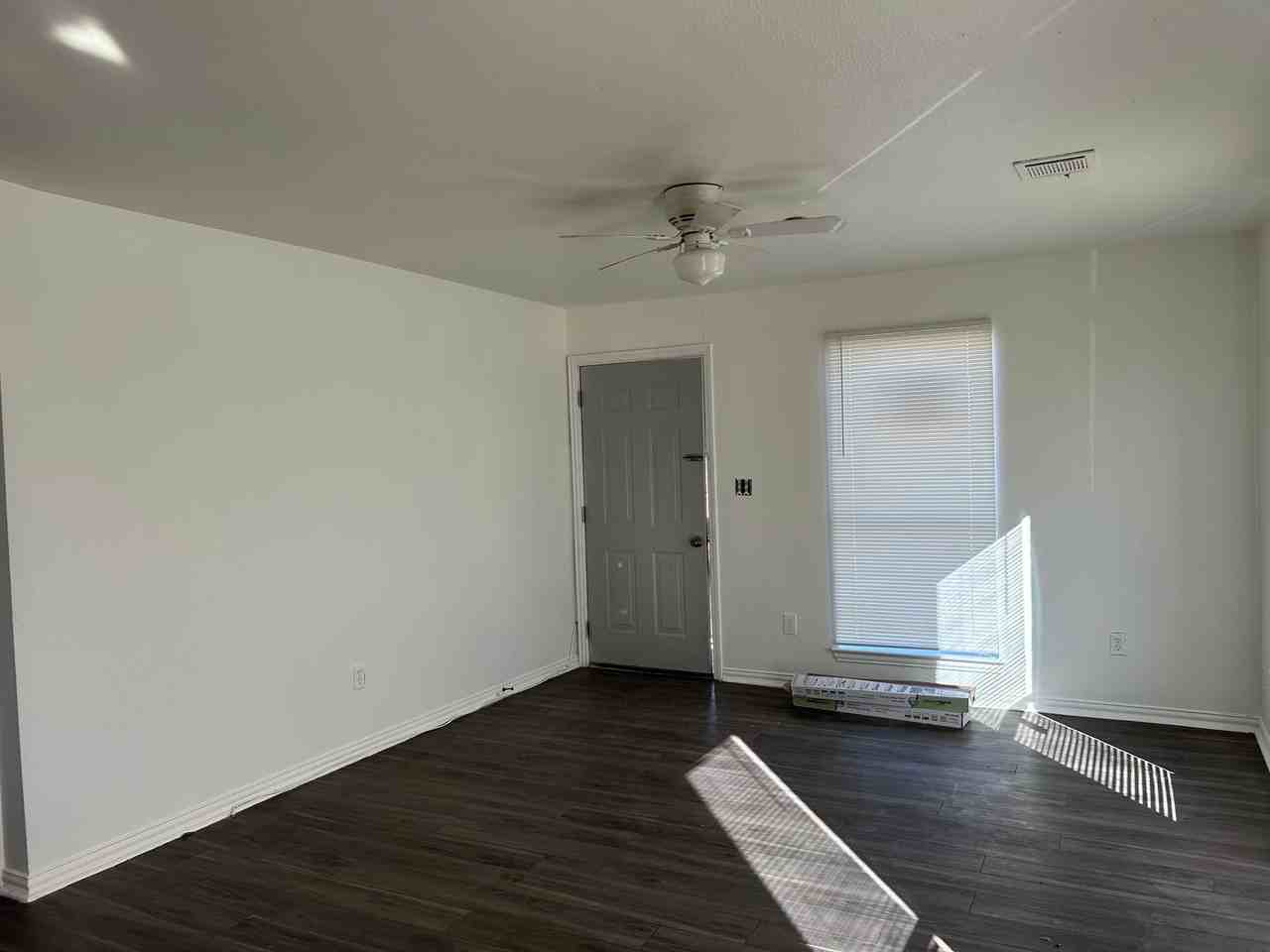 208 S Marsalis Ave - Photo 3 of 7