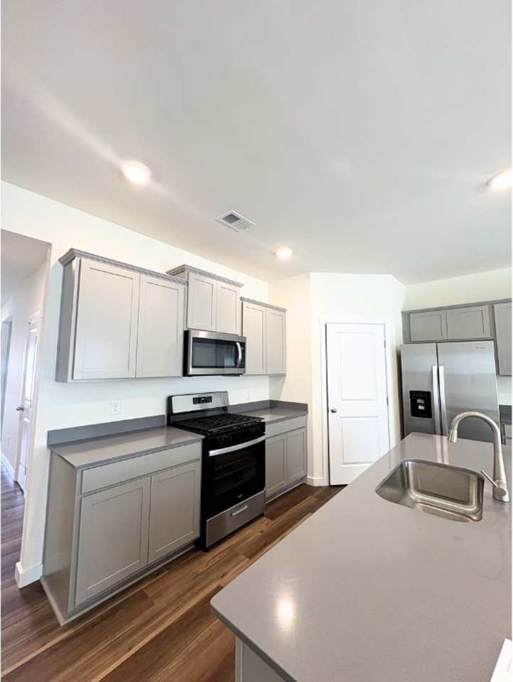 8500 Mulberry St - Photo 3 of 18