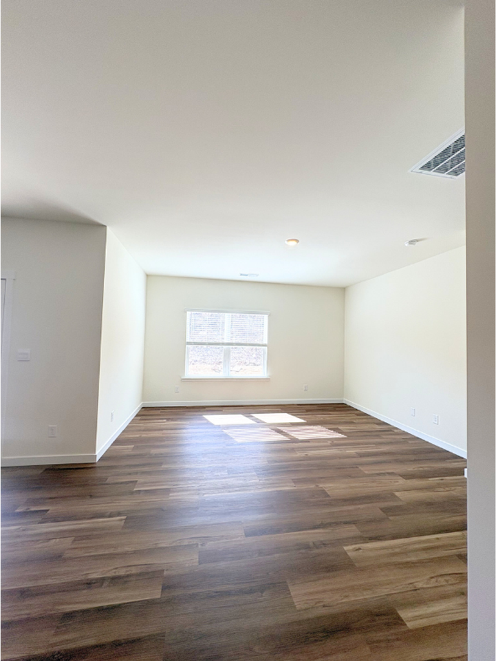 8500 Mulberry St - Photo 5 of 18