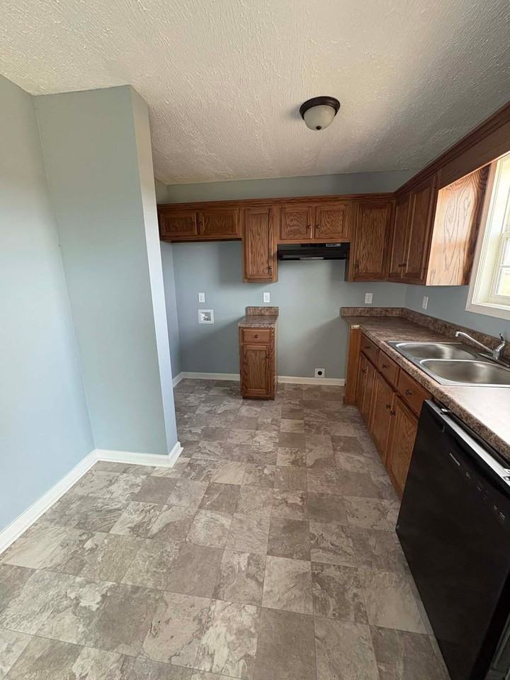 393 J Hunt Rd - Photo 4 of 11