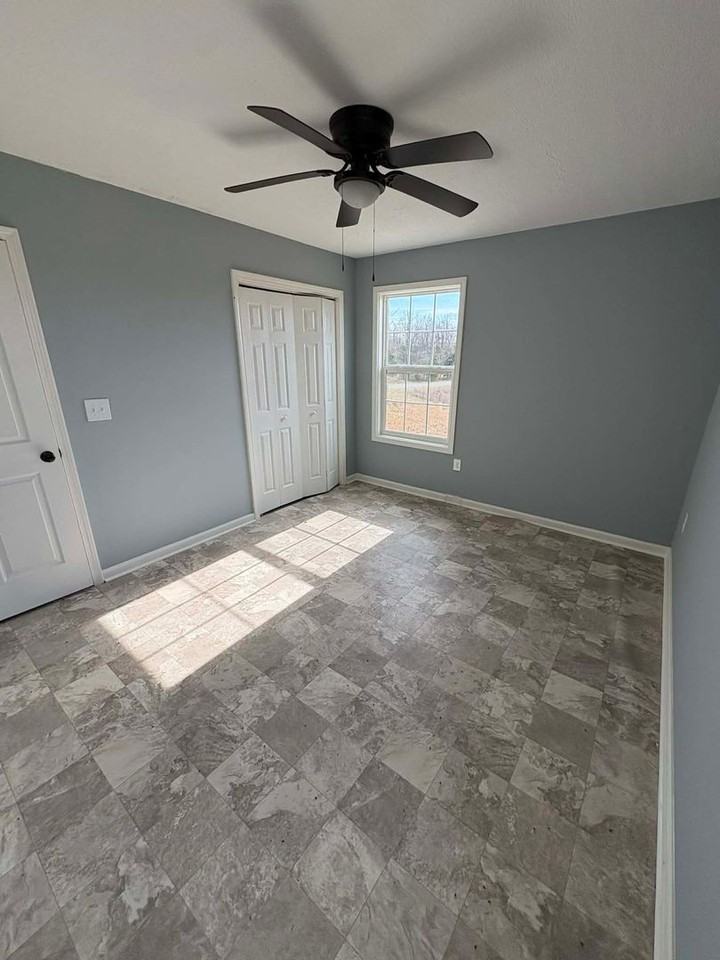 393 J Hunt Rd - Photo 6 of 11