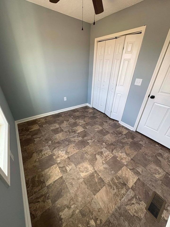 393 J Hunt Rd - Photo 7 of 10