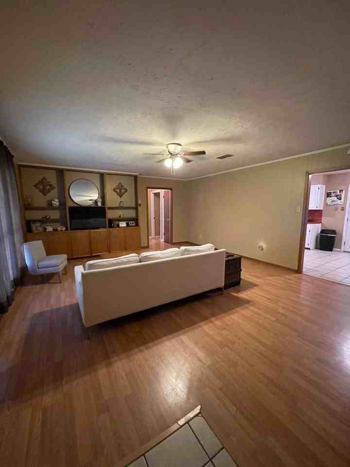 3816 Red Oak Dr - Photo 2 of 11