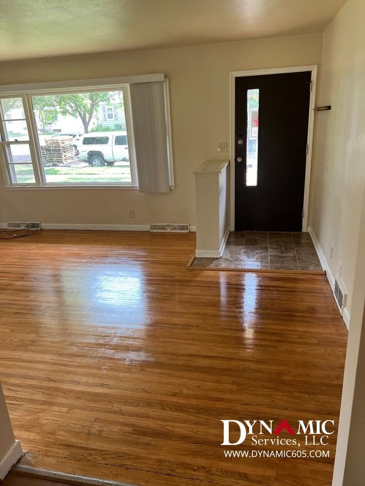 2405 S Norton Ave - Photo 2 of 34