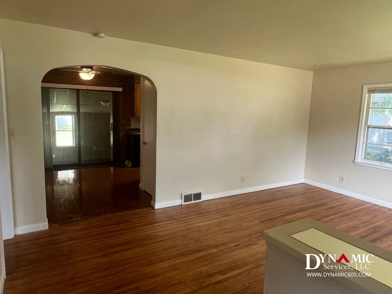 2405 S Norton Ave - Photo 4 of 34