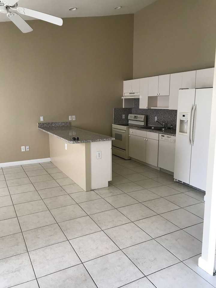 251 Sw 4th St - Photo 3 of 24