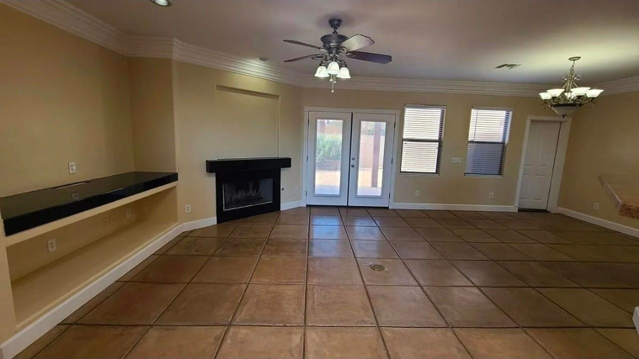 3033 N. Fremont Ave. - Photo 3 of 19