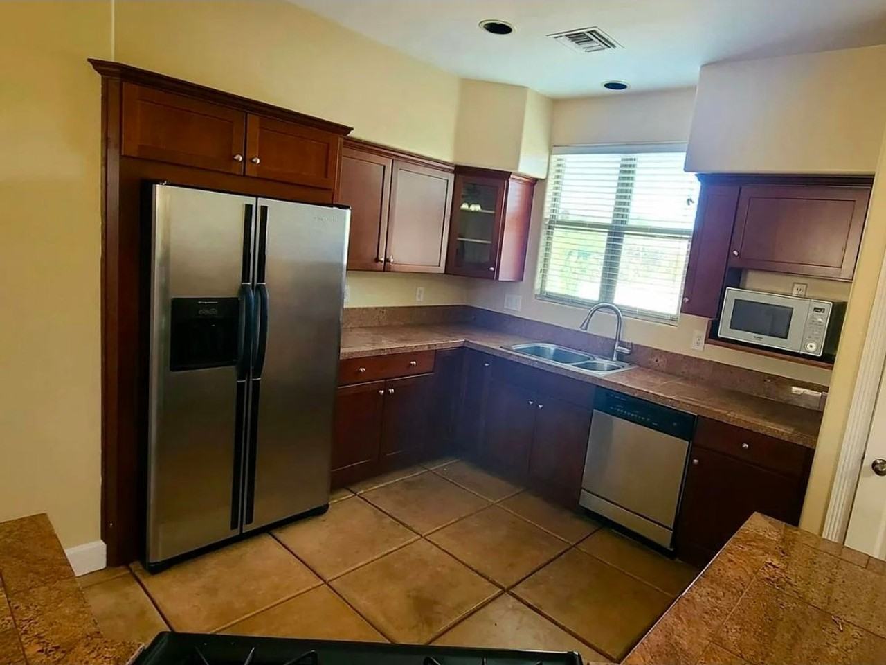 3033 N. Fremont Ave. - Photo 4 of 19