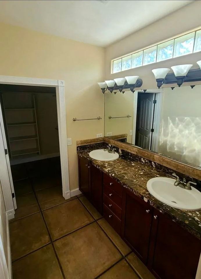 3033 N. Fremont Ave. - Photo 5 of 19