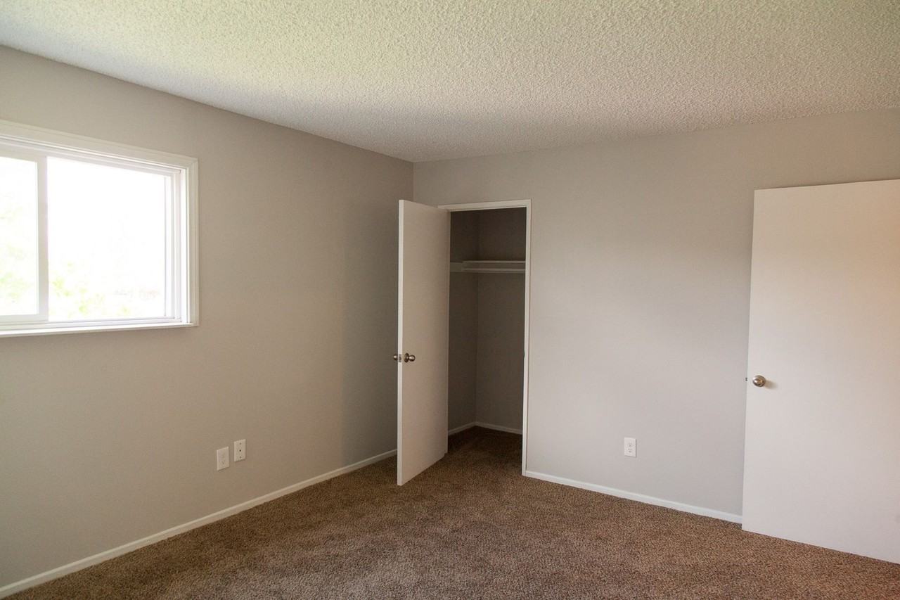 1133 Laurel Ln - Photo 2 of 20