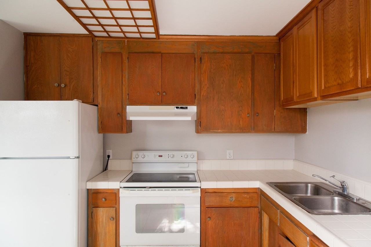 1133 Laurel Ln - Photo 7 of 20