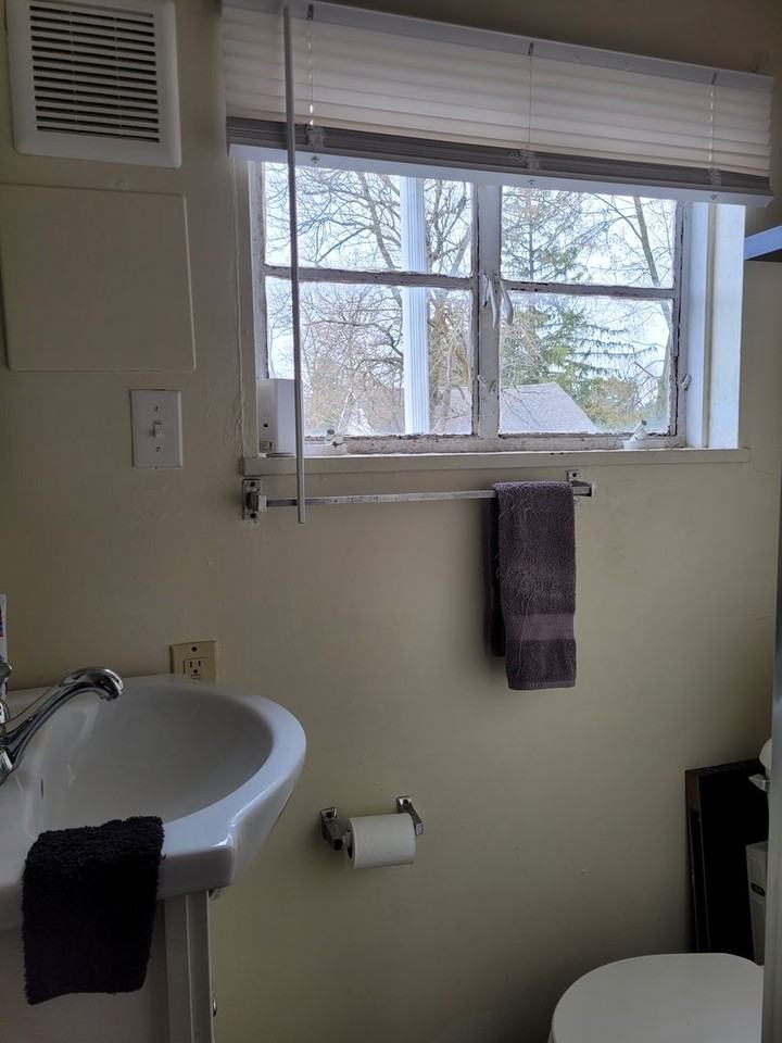 343 1/2 S Main St - Photo 2 of 5