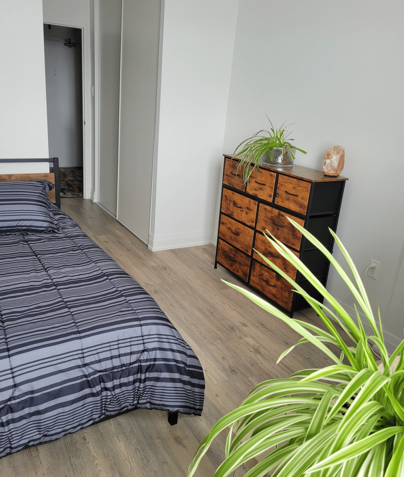 120 Widdicombe Hill Boulevard - Photo 2 of 21