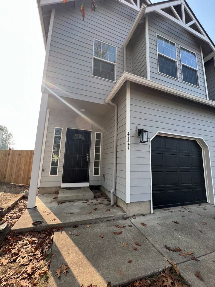 4121 Forsythia St - Photo 3 of 14