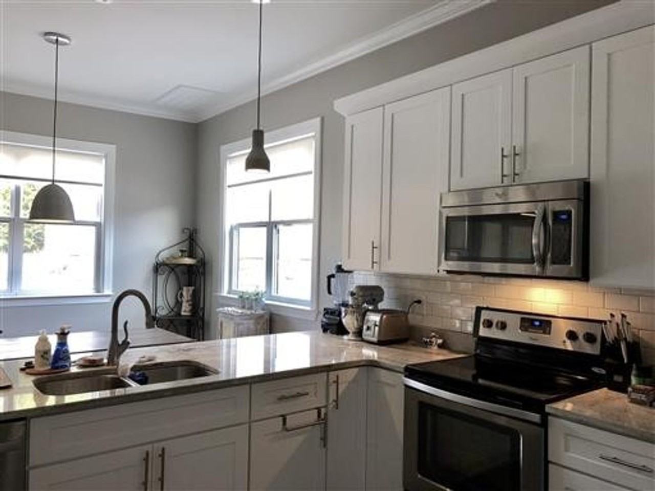 5948 Woodlands Ave - Photo 5 of 23