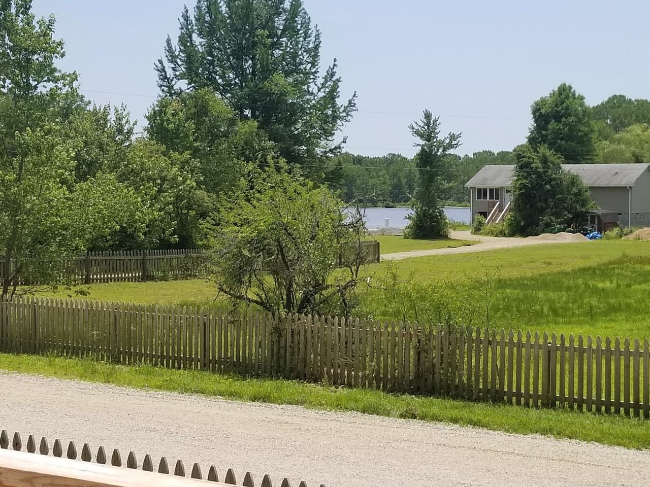 2212 S Landing Rd - Photo 2 of 9