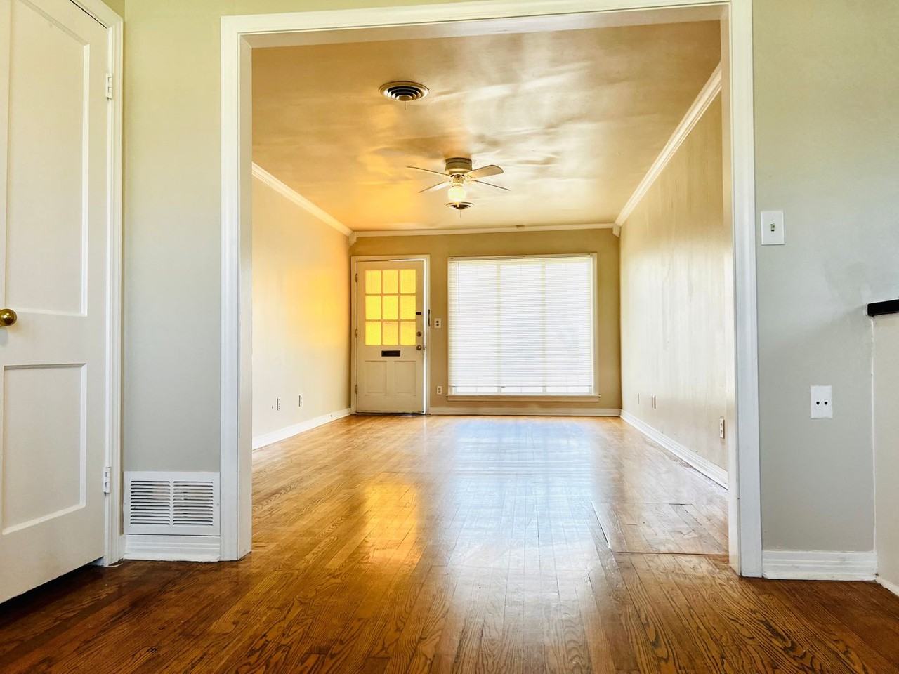 3921 Nw 16th St - Photo 3 of 12