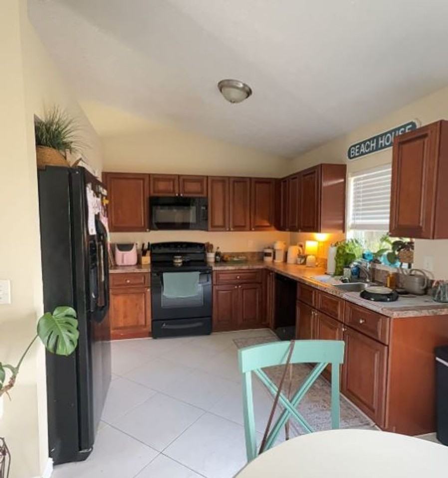 2574 Se Richmond St - Photo 2 of 8