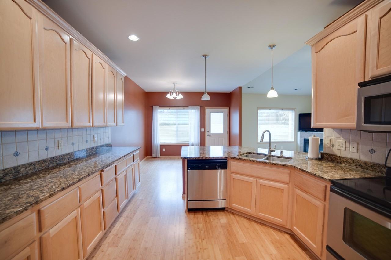 1085 Sirron Ave - Photo 5 of 13