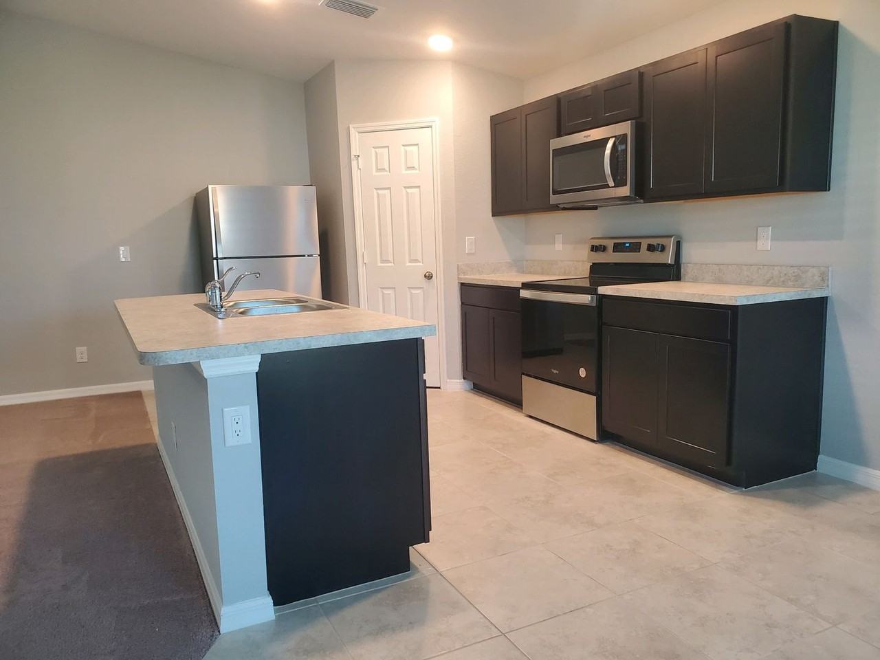 3921 Ne 15th Pl - Photo 2 of 12